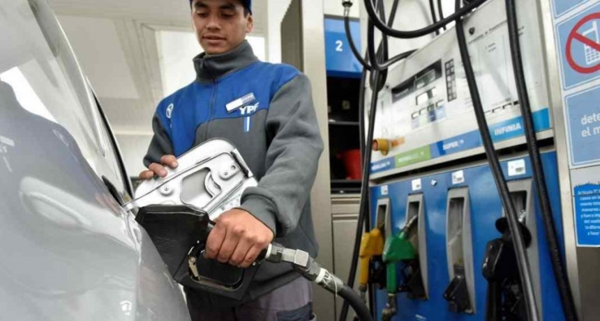 El gobierno nacional postergó la suba en el impuesto a los combustibles