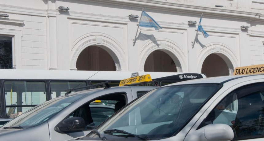 Taxistas y remises: mañana paro y movilización frente a la comuna capitalina