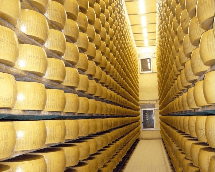  Un hombre murió aplastado por ruedas de queso en el norte de Italia 