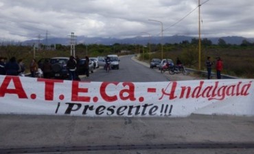 ATECa cortó ruta 46 en Andalgalá,reclaman por el nomenclador