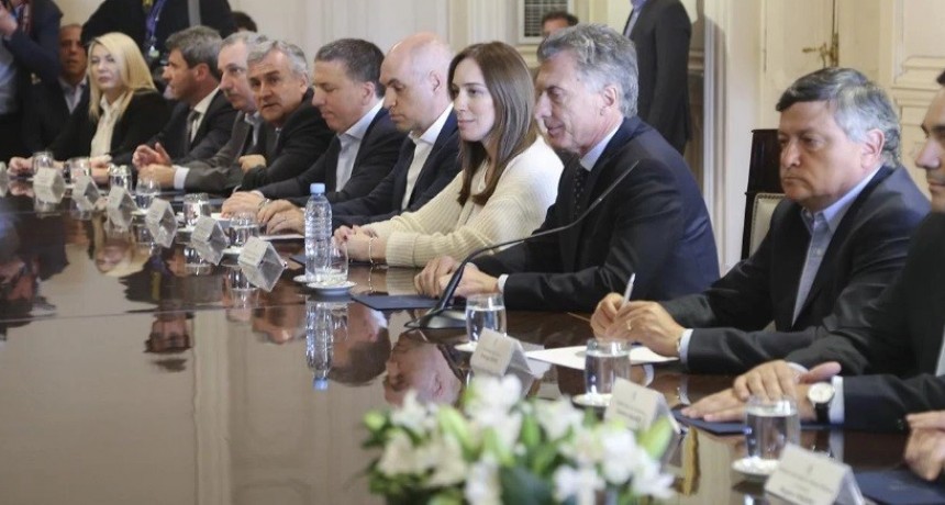 Ampliar el impuesto a las Ganancias, el eje del pacto que Mauricio Macri firmará con los gobernadores