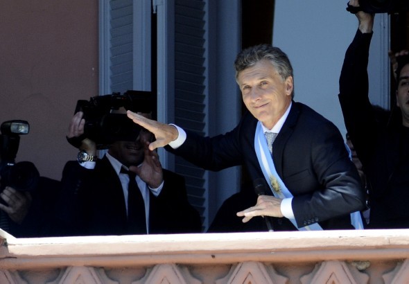 La multitud pidio que baile: Michetti canto y Macri bailo en el balcón de la Casa Rosada
